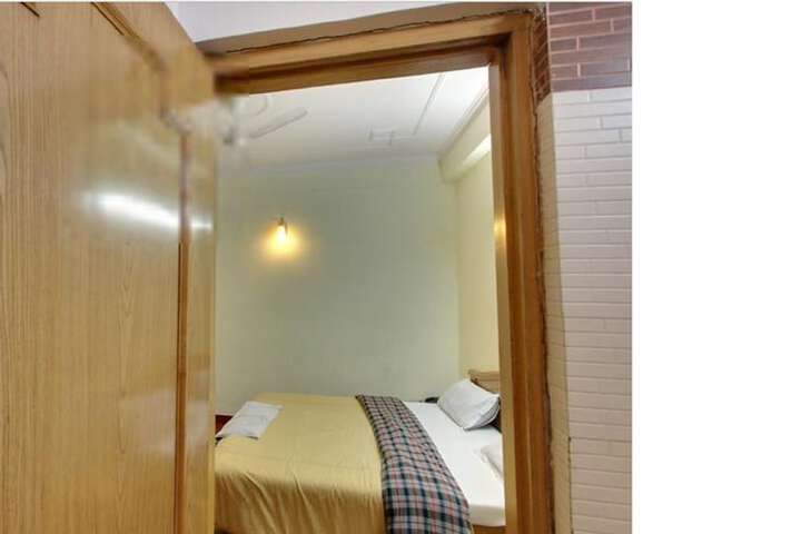 Room 2 of 32