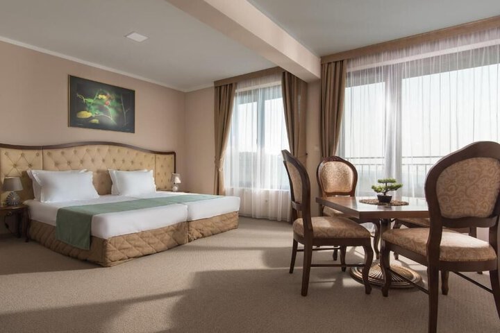 Room 12 of 38