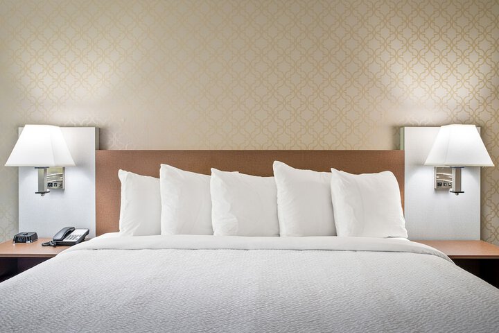 1 King Bed (18 of 30)