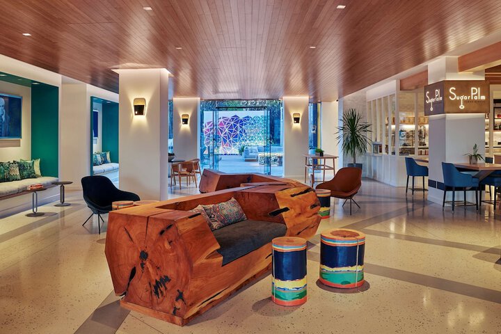 Lobby lounge