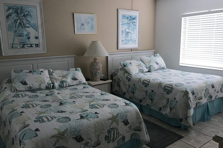 Room 4 of 164