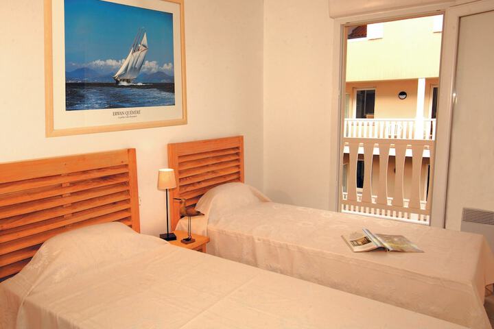Room 3 of 16