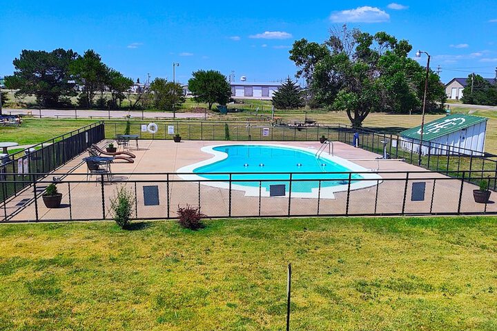Pool 38 of 52