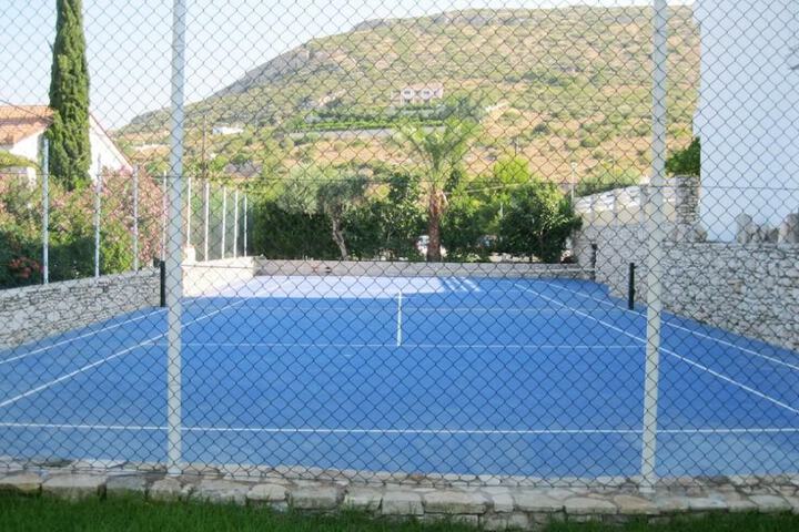 Tennis court