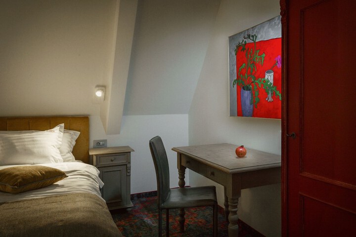 Room 4 of 61