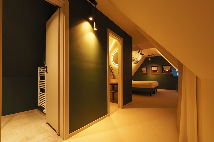 Room 40 of 74