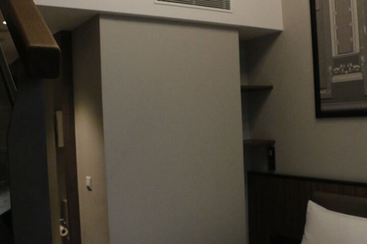 Room 25 of 51