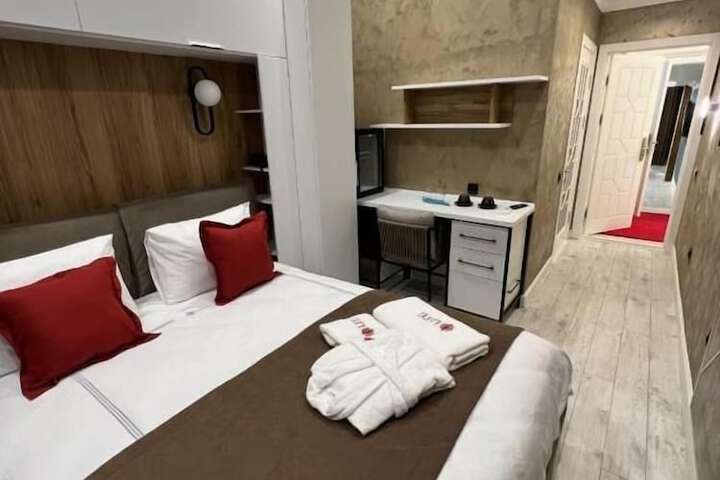 Room 3 of 8