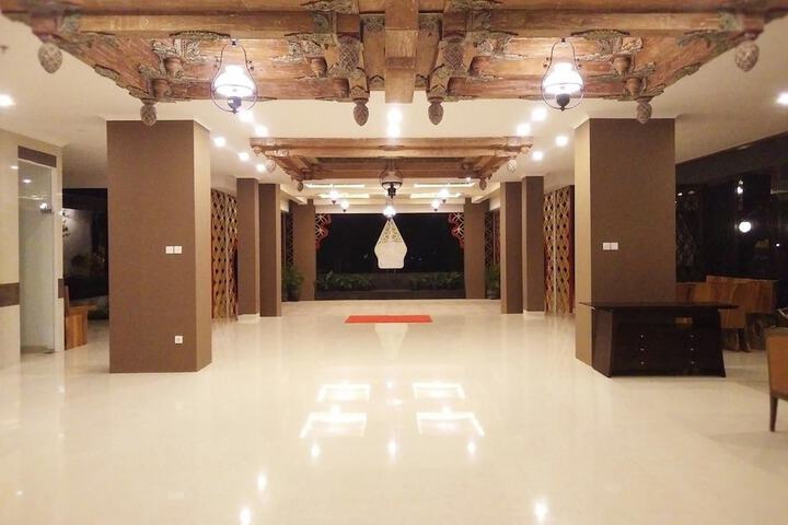 Hotel Interior 4 of 43