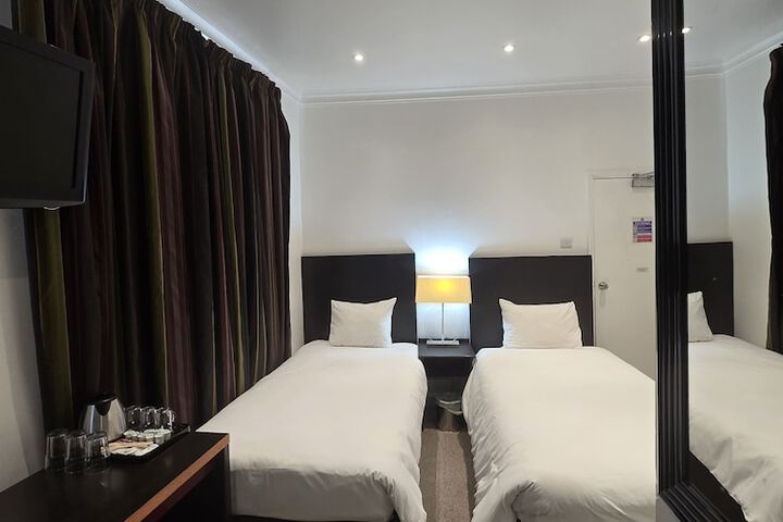 Room 26 of 37