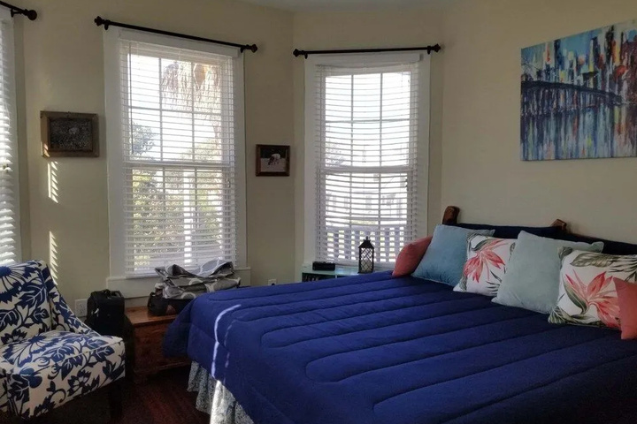 Room 5 of 15