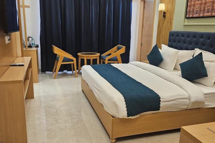 Room 8 of 25