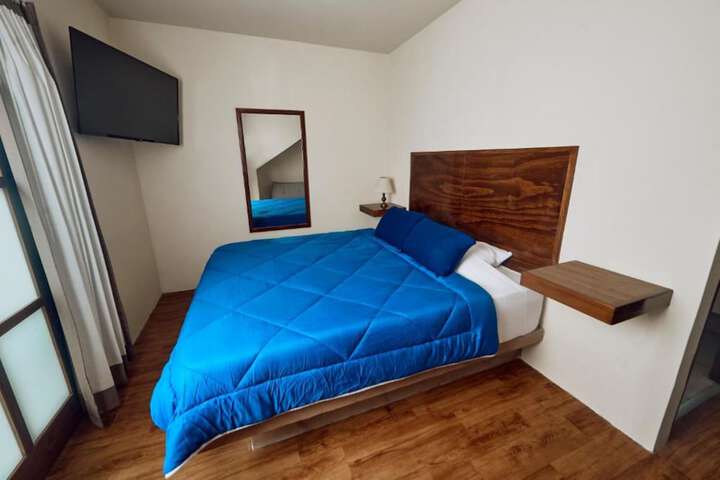 Room 12 of 33