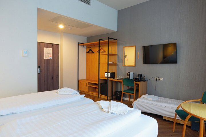 Room 41 of 83