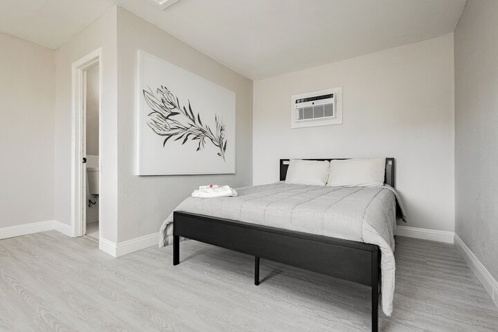 Room 5 of 18