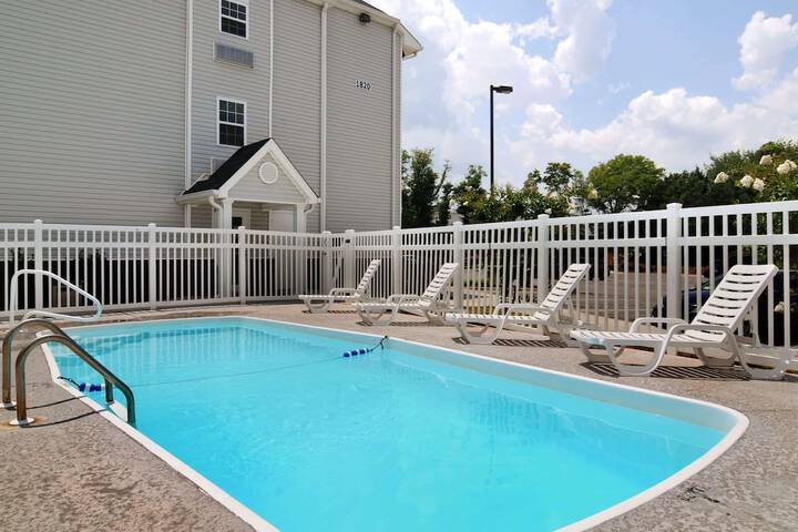 Hotel Pool