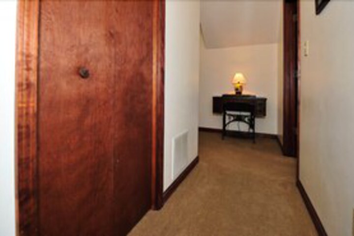 Ballroom/Hall 15 of 34