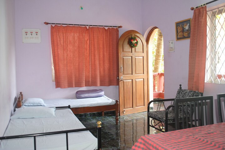 Room 6 of 35