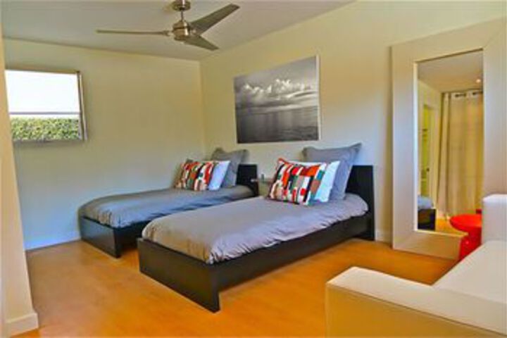 Room 6 of 25