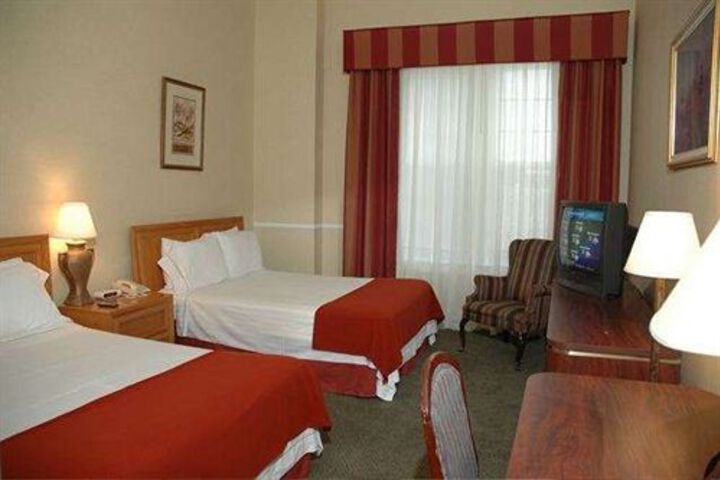 Room 5 of 25