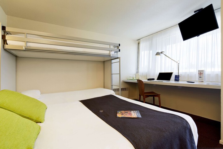 Room 10 of 48