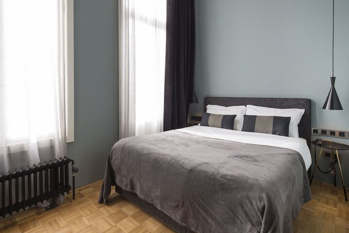 Room 10 of 65