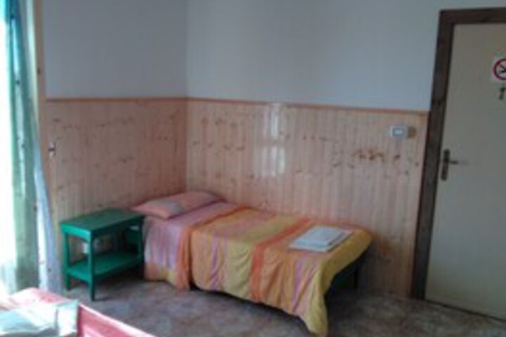 Room 26 of 48
