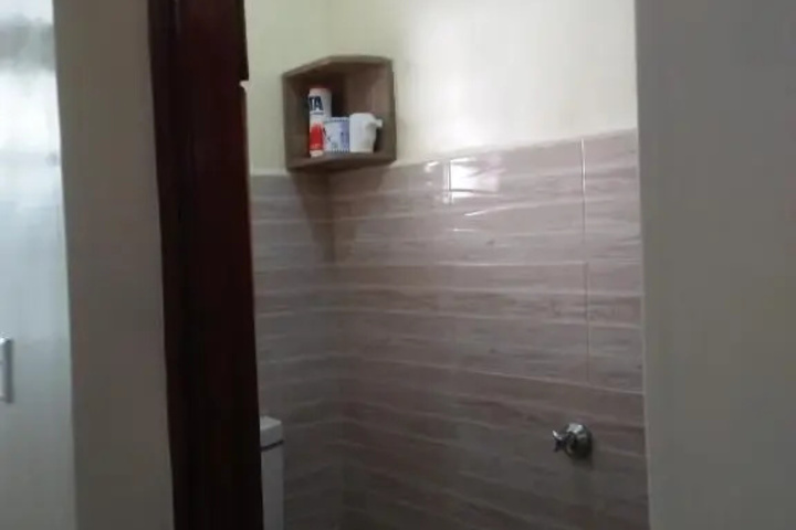 Room 6 of 8
