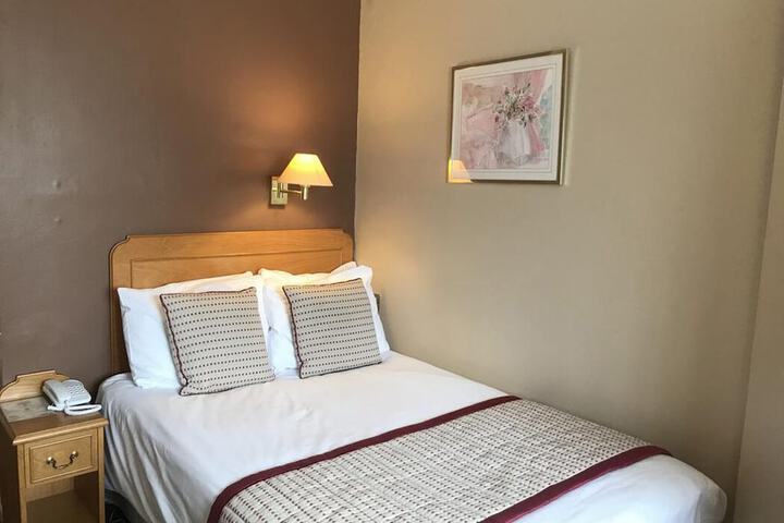 Room 5 of 52