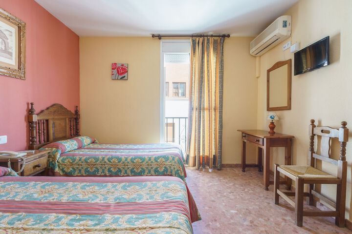 Room 33 of 78