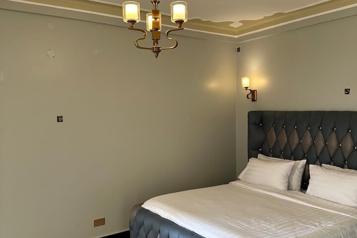 Room 6 of 17
