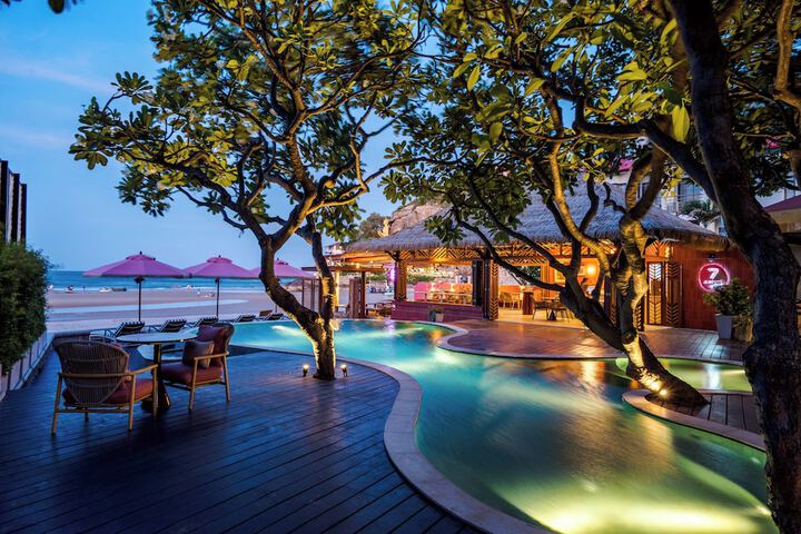 Pool Hotel