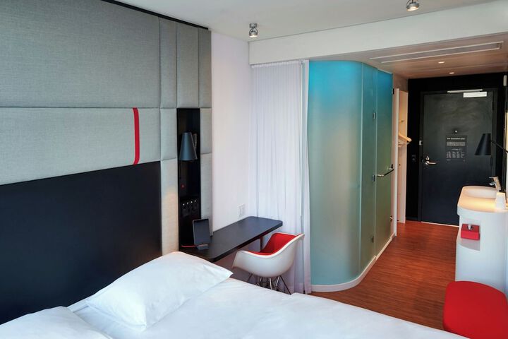 Room 15 of 66