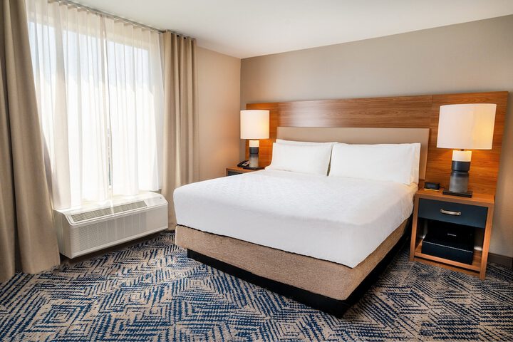 Room 10 of 32