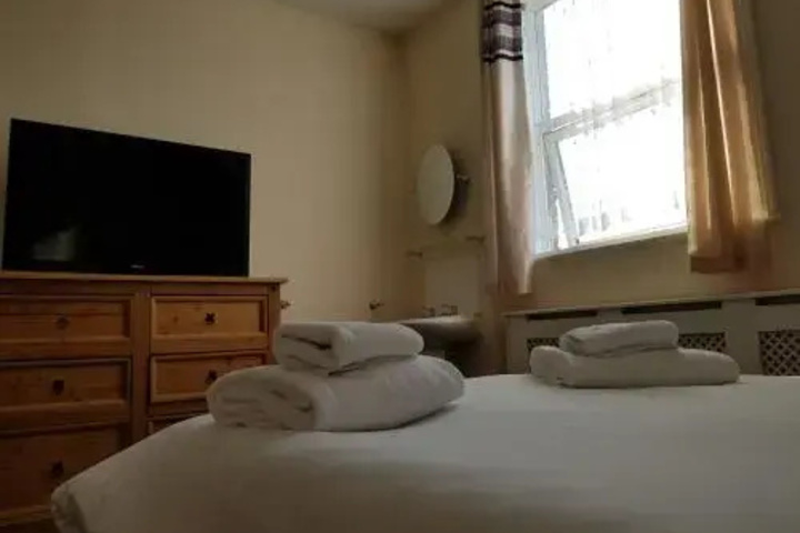 Room 4 of 11