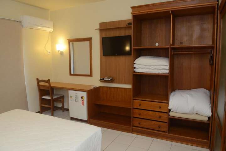 Room 13 of 64