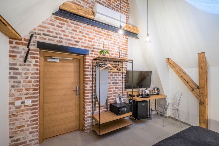 Room 7 of 45