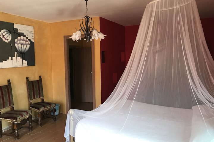 Room 10 of 18