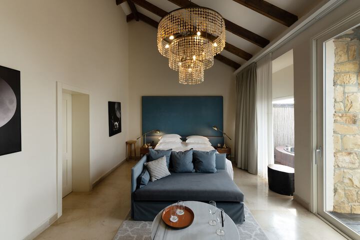 Room 21 of 115
