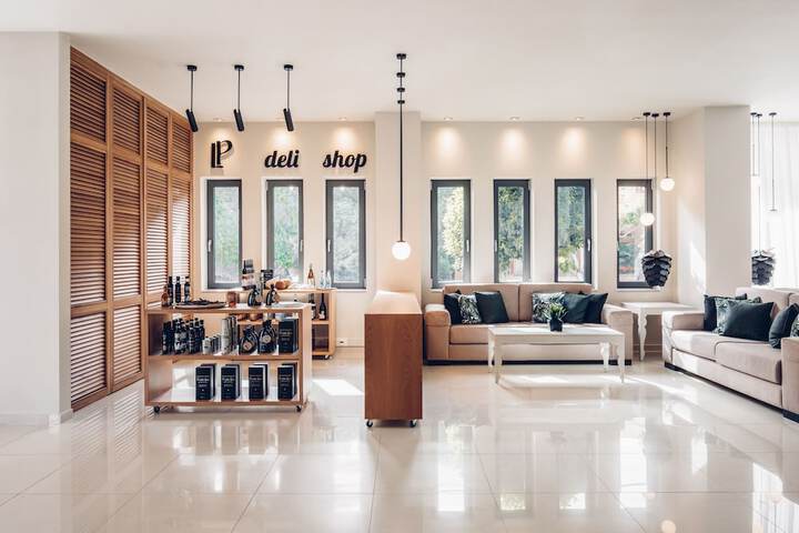 Entrance & Lobby
