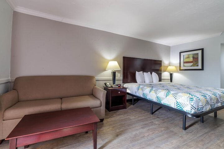 Room 10 of 21