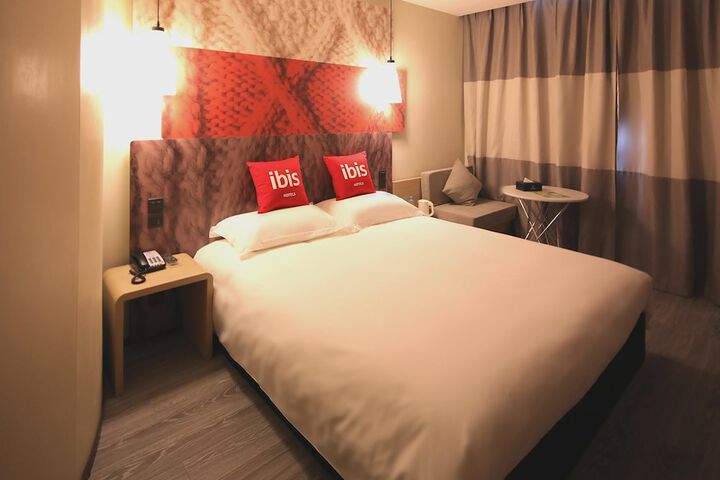 Room 51 of 86