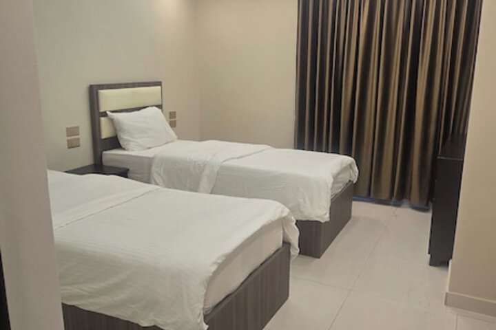 Room 16 of 37