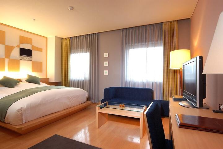 Room 6 of 27