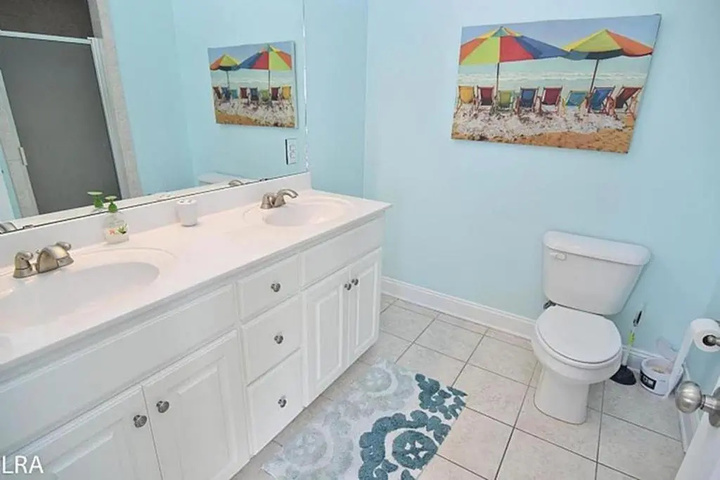 Room 8 of 11