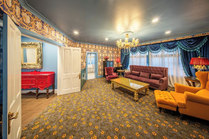Room 33 of 117
