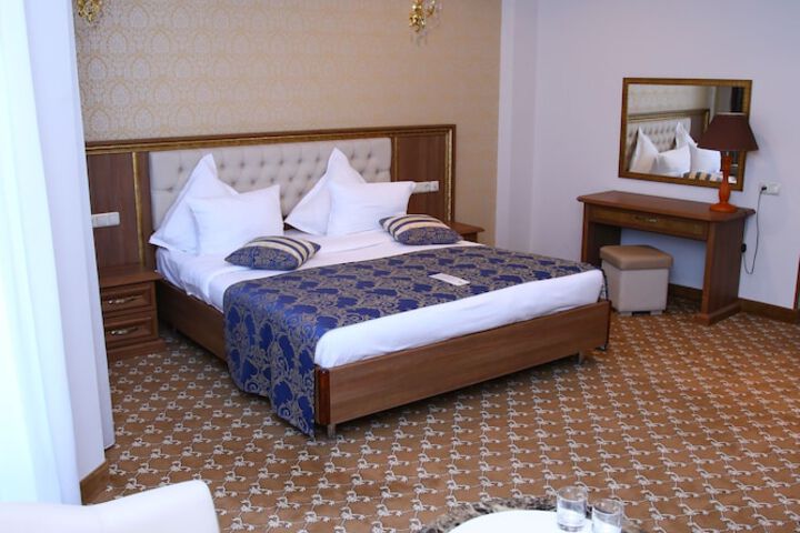 Room 28 of 86