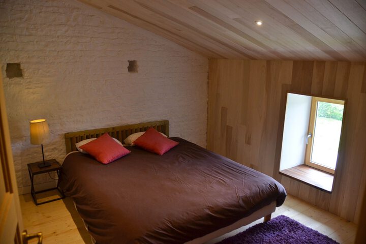 Room 9 of 16