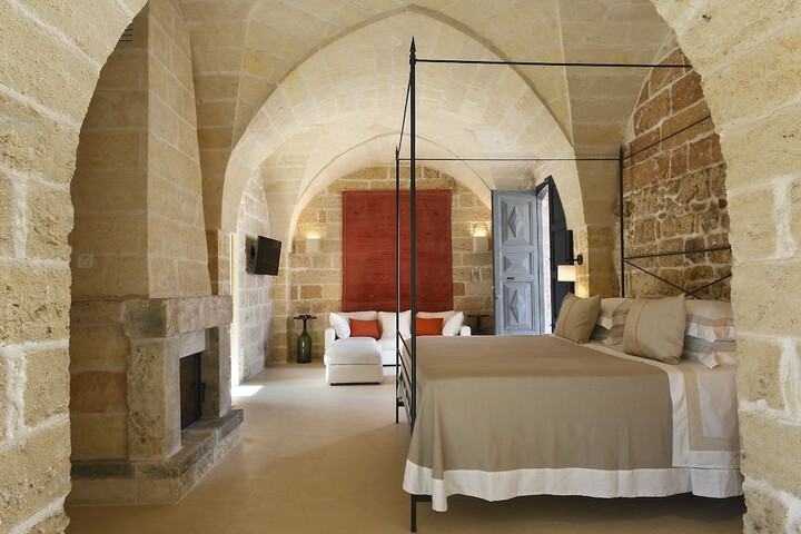 Room 6 of 45