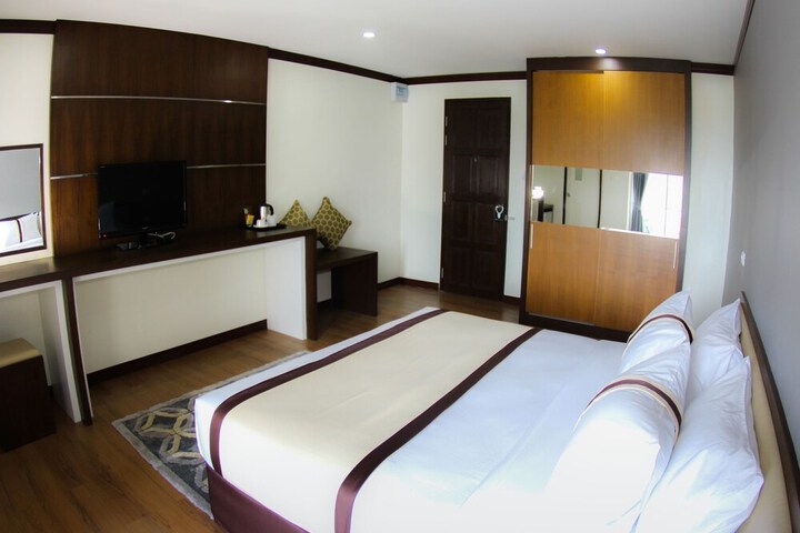 Room 12 of 43